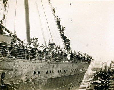 La Mauretania a Sydney, maggio 1940 da Photographer Australian