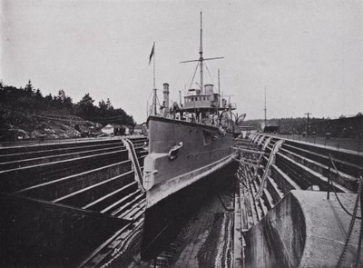 HMS "Flora," in bacino, Esquimalt, Columbia Britannica da Photographer Canadian