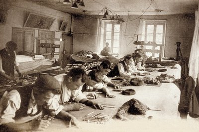 Fabbrica di arazzi di Aubusson, Francia, c. 1900 da Photographer French