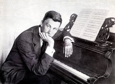 Sergei Prokofiev e il suo pianoforte da Photographer French