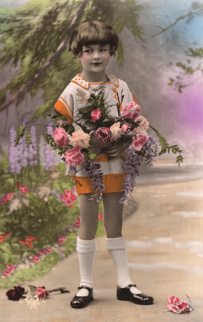 Giovane ragazzo francese con rose in mano da Photographer French