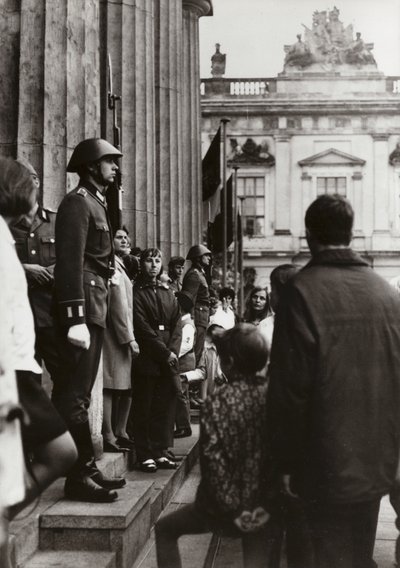 Al Memoriale delle Vittime del Fascismo e del Militarismo i soldati dell