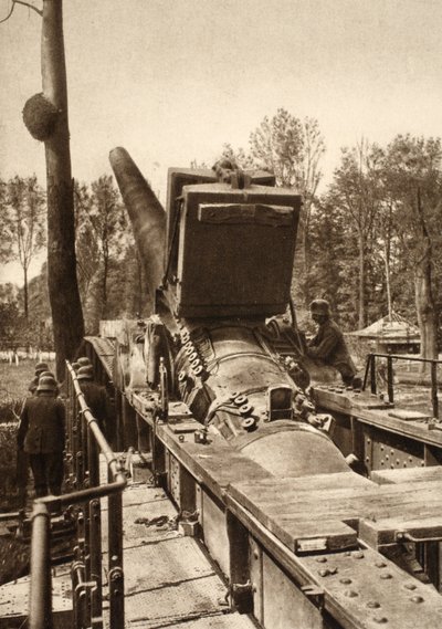 Caricamento rapido di un cannone montato su rotaia da Photographer German