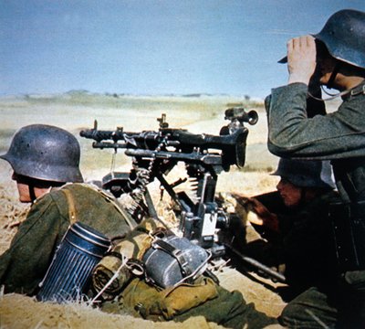 Mitragliatrice tedesca MG34 montata su treppiede per fuoco sostenuto da Photographer German