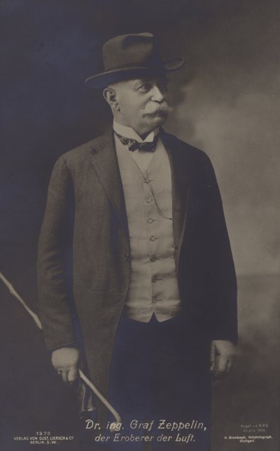 Graf Ferdinand von Zeppelin, progettista e costruttore di dirigibili tedeschi da Photographer German