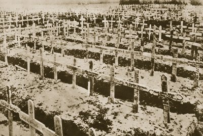 Nel West niente di nuovo: Un cimitero tedesco in Francia da Photographer German