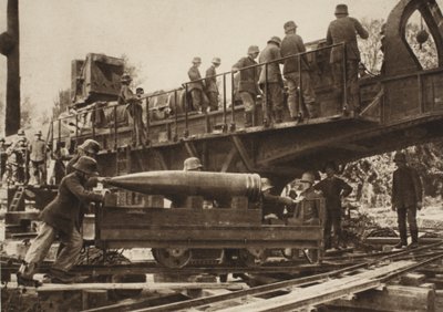 Caricamento del cannone da 38 cm da Photographer German