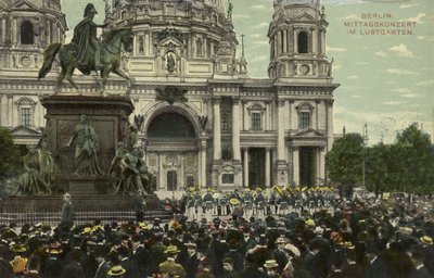 Concerto di mezzogiorno nel Lustgarten, Berlino da Photographer German
