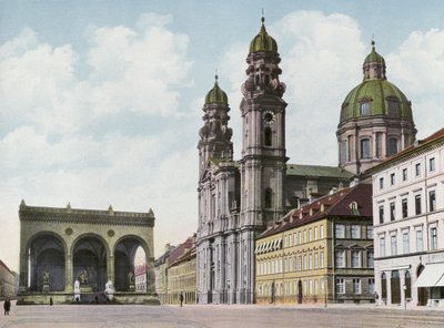 Monaco: Theatinerkirche e Feldherrnhalle da Photographer German