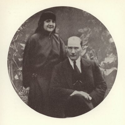 Mustafa Kemal Ataturk, presidente della Turchia, e sua moglie, Latife Usakligil da Photographer German