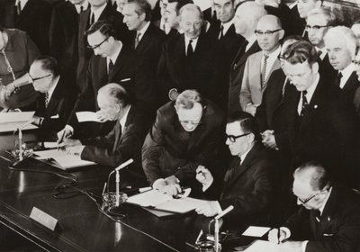 Il 3 giugno 1972 i ministri degli esteri delle Quattro Potenze firmarono il protocollo finale dell