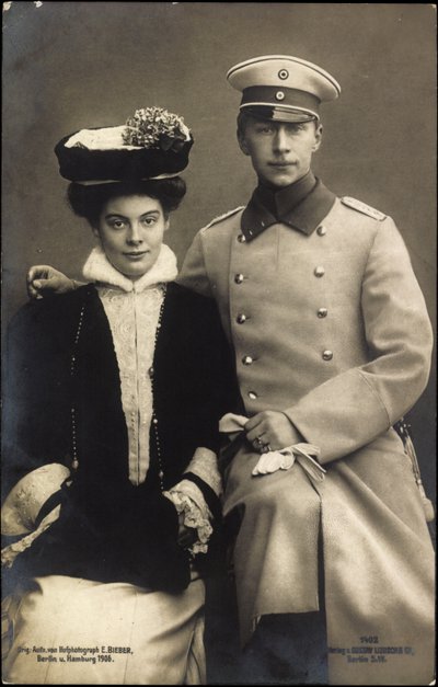 Principessa Cecilia con Principe Guglielmo, Cappotto e Cappello da Photographer German