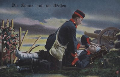 Il sole tramonta a ovest: un soldato tedesco conforta il suo compagno morente sul campo di battaglia da Photographer German