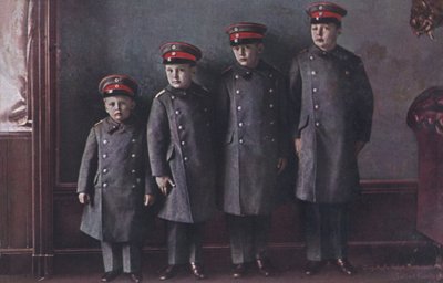 I figli del principe ereditario Guglielmo di Germania in uniforme militare (foto) da Photographer German