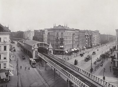 Wiener Strasse con stazione della metropolitana sopraelevata da Photographer German