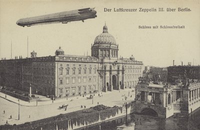Zeppelin LZ III che sorvola il Palazzo della Città, Berlino da Photographer German