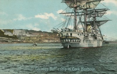Nave da guerra tedesca nel porto di Cork, Irlanda da Photographer Irish