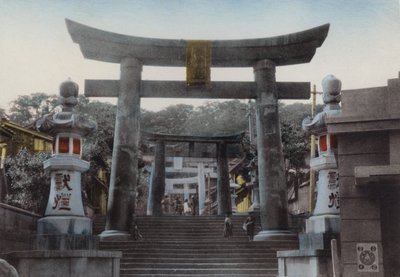 Giappone, c.1912: Grande Torii al Santuario di Suwa, Nagasaki da Photographer Japanese
