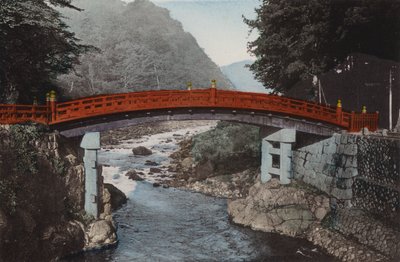 Giappone, c.1912: Ponte Sacro a Nikko, 90 miglia a nord di Tokyo da Photographer Japanese