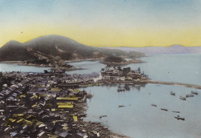 Giappone, c.1912: Tomo nella Provincia di Bingo nel mare interno; Un piccolo porto marittimo famoso per la sua bellezza da Photographer Japanese