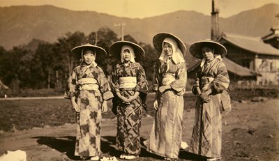Donne giapponesi in abiti tradizionali da Photographer Japanese