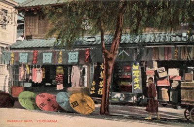 Negozio di ombrelli, Yokohama, Giappone da Photographer Japanese