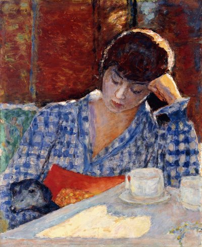 Donna appoggiata al gomito con un cane e una natura morta da Pierre Bonnard