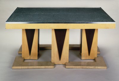 Tavolo, di Pierre-Emile Legrain, in sicomoro laccato scuro, stile Art Deco. Francia, 20° secolo da Pierre E. Legrain