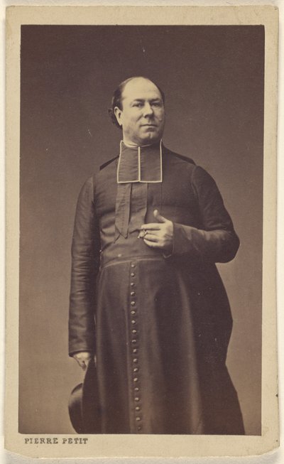 [Ecclesiastico non identificato in piedi, con un cappello in mano]. da Pierre Petit