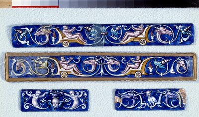 Piatti di risciacquo grotteschi. Smalto dipinto realizzato nei laboratori di Pierre Reymond (1513-1584) Enouen, Museo nazionale del Rinascimento da Pierre Reymond