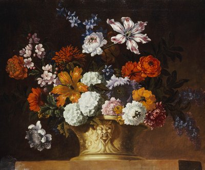 Tulipani, palle di neve e altri fiori in un