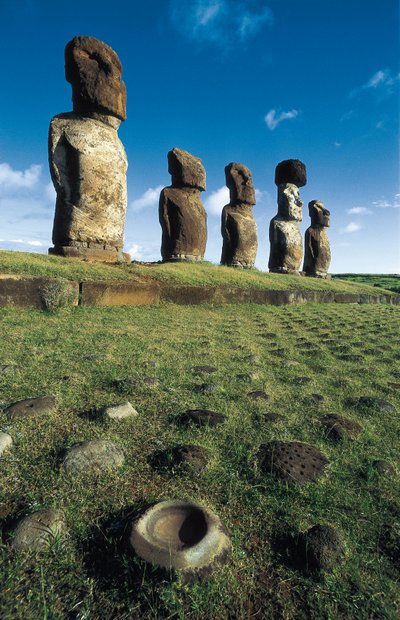 Statue Moai, Parco Nazionale Rapa Nui, Isola di Pasqua, Cile da Polynesian Polynesian
