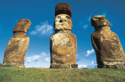 Statue Moai, Parco Nazionale Rapa Nui, Isola di Pasqua, Cile da Polynesian Polynesian