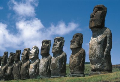 Statue Moai, Parco Nazionale Rapa Nui, Isola di Pasqua, Cile da Polynesian Polynesian