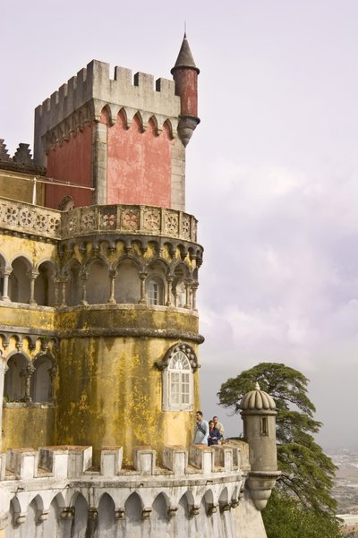 Una torre del castello da Portuguese School