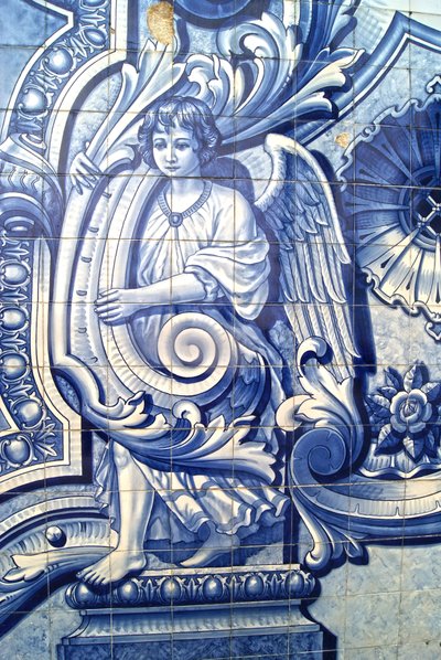 Pannello decorativo che raffigura un angelo, Lamego, Portogallo. 1738 da Portuguese School
