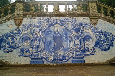 Pannello Decorativo che Mostra la Vergine Maria che Schiaccia il Serpente, Lamego, Portogallo da Portuguese School