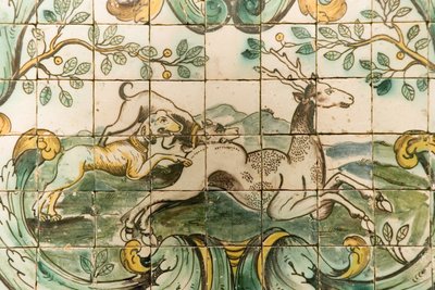 Maiolica raffigurante cani che inseguono un cervo dalla Sala della Caccia al Palacio da Praia, Belem, c.1680 da Portuguese School