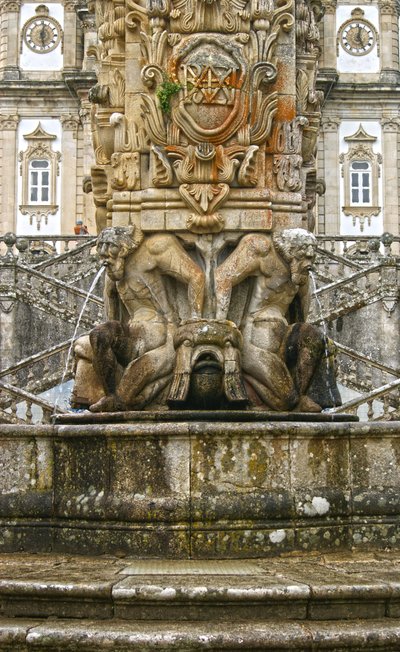 Atlanti mitici alla base di un obelisco, Lamego, Portogallo. 1738 da Portuguese School