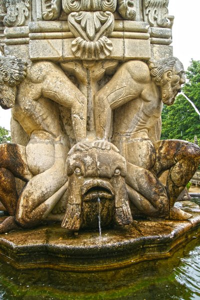 Atlanti mitici alla base di un obelisco, Lamego, Portogallo. 1738 da Portuguese School