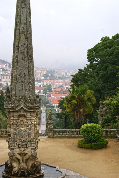 Obelisco del Santuario di Nossa Senhora dos Remédios, Lamego, Portogallo (1738) da Portuguese School