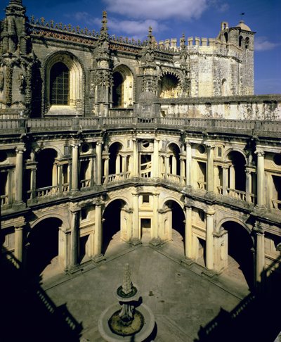 Veduta del Claustro dos Felipes, completato dopo il 1584 da Portuguese School