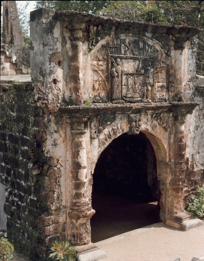 Vista della porta della fortezza Fortaleza da Portuguese School