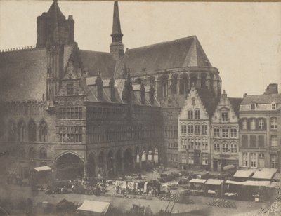 Place du Marché a Ypres, ca. 1851 da Possibly by Louis Désiré Blanquart évrard.