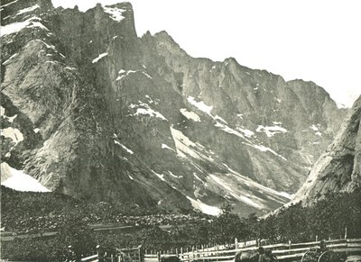 Le montagne di Trolltindane, Horgheim, Norvegia, 1895 da Poulton and Co