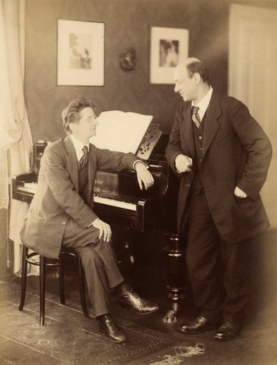 Alexander Zemlinsky e Arnold Schönberg a Praga da Prague . Photo studio Schlosser and