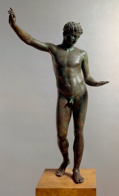 Arte greca: statua in bronzo del "giovane di Maratona" (efebo) rappresentante Ermes atleta adolescente attribuita allo scultore Prassitele da Praxiteles