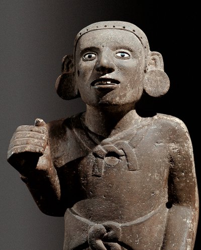 Civiltà precolombiana: scultura di un sacerdote azteco da Pre Columbian
