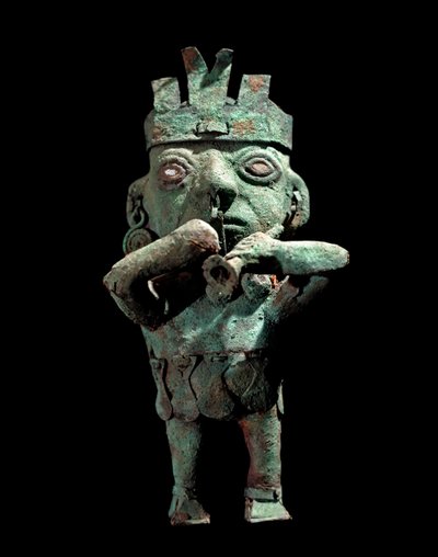 Statuetta in bronzo rappresentante un musicista. Circa 200 d.C. Lima, Museo dell