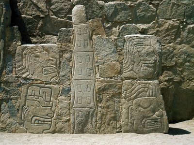 Parete con rilievi di guerrieri da Pre Columbian Pre Columbian